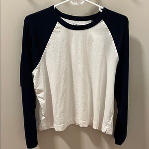 GAP Women's Long Sleeve Blue and White Tee